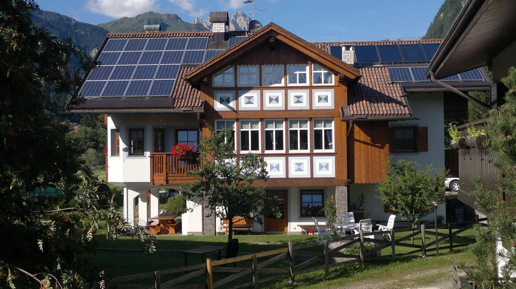 Casa Guido E Laura Apartamento Pozza di Fassa Exterior foto